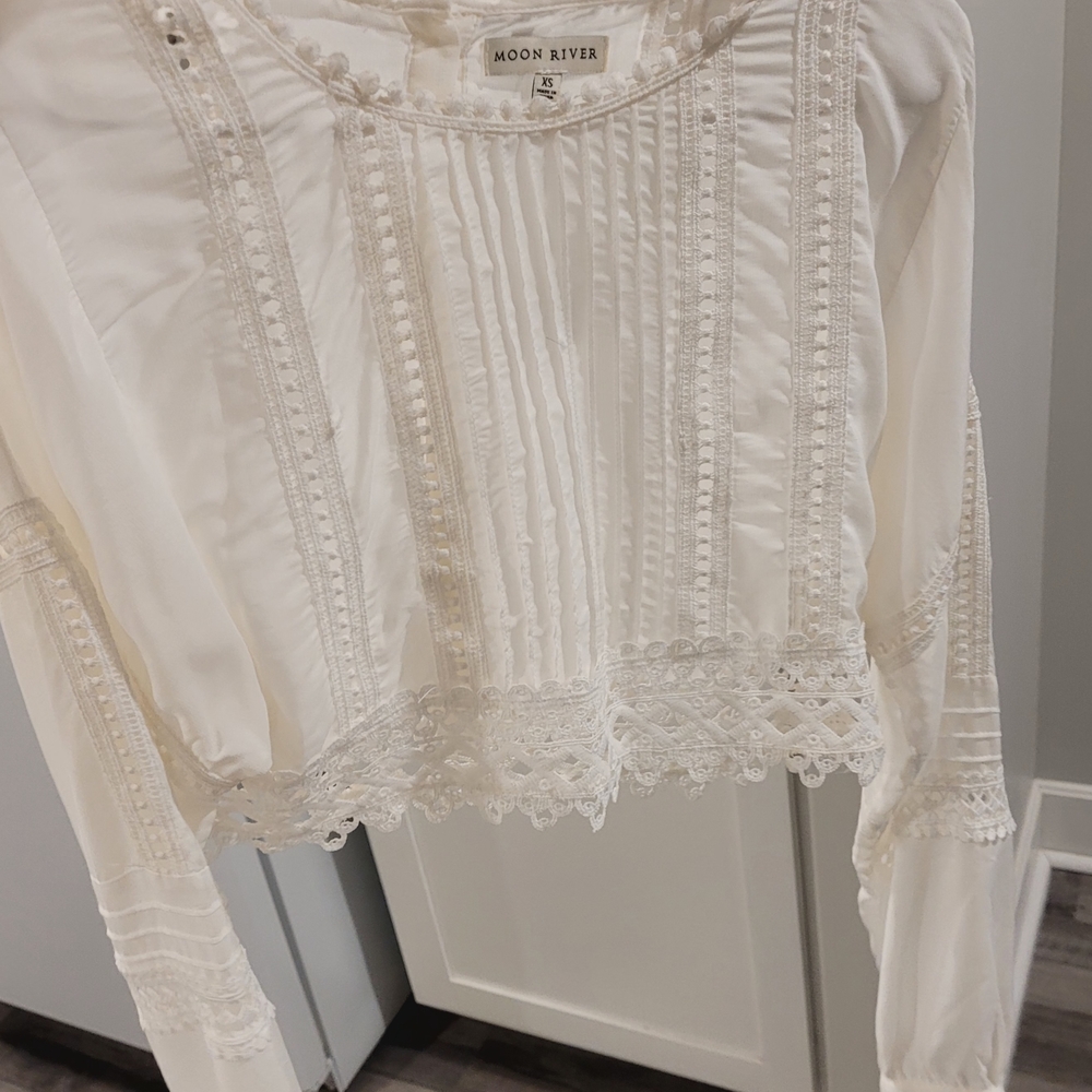 Moon River White Lace Trim Blouse. Boho Chic